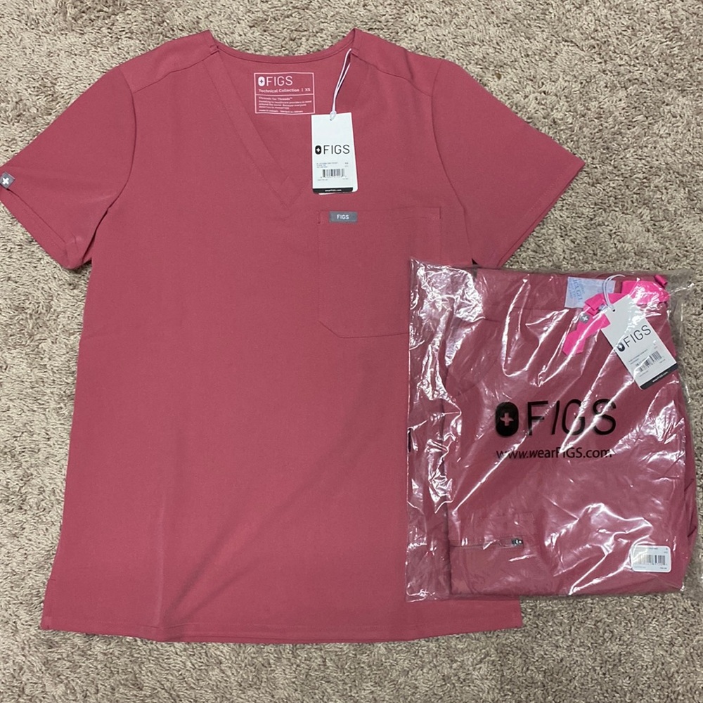 Figs scrub pants and shirt set